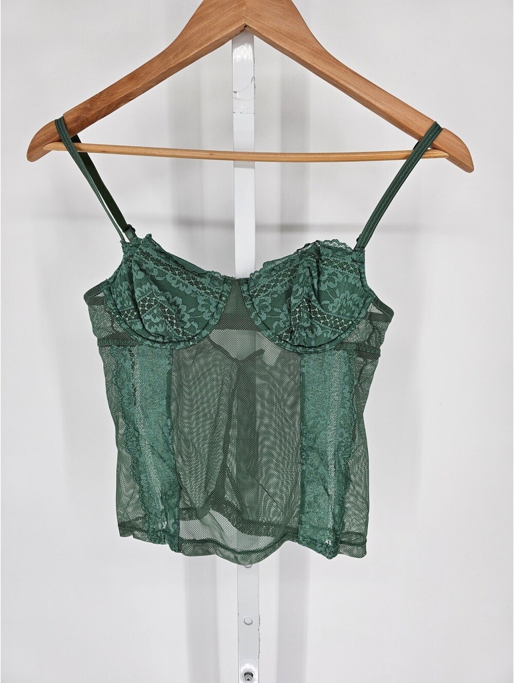 Gilligan & O'malley Womens Sz 34B Sheer Lace Cropped Camisole Top Green